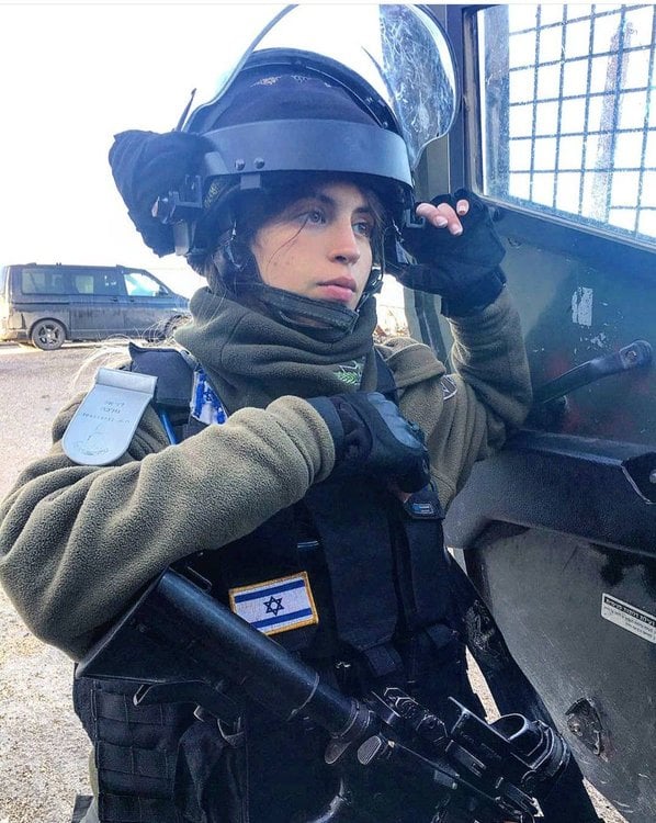 IDF-female-officer.thumb.jpg.5da9f0b4f7b5fe8437fecb35e2aa64fc.jpg