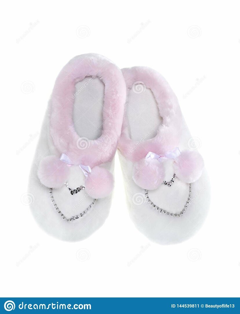 home-slippers-heart-white-pink-isolated-background-144539811.jpg