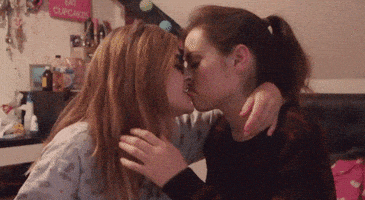 2 Girls Kissing.gif